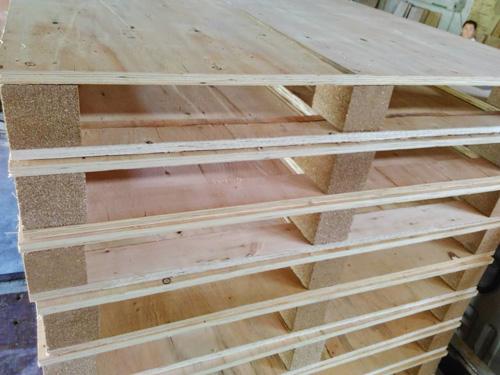 东莞贵群免检卡板生产 产品描述:东莞樟木头贵群木制品加工点专业生产